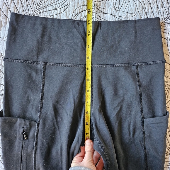 VGUC Athleta All in Crop Leggings Phone & zip Pockets Size Small Black - Picture 11 of 16